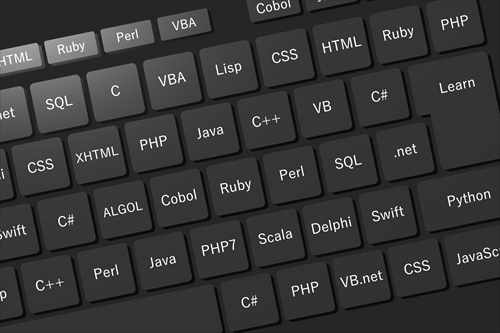 プログラミング言語が書かれたキーボード